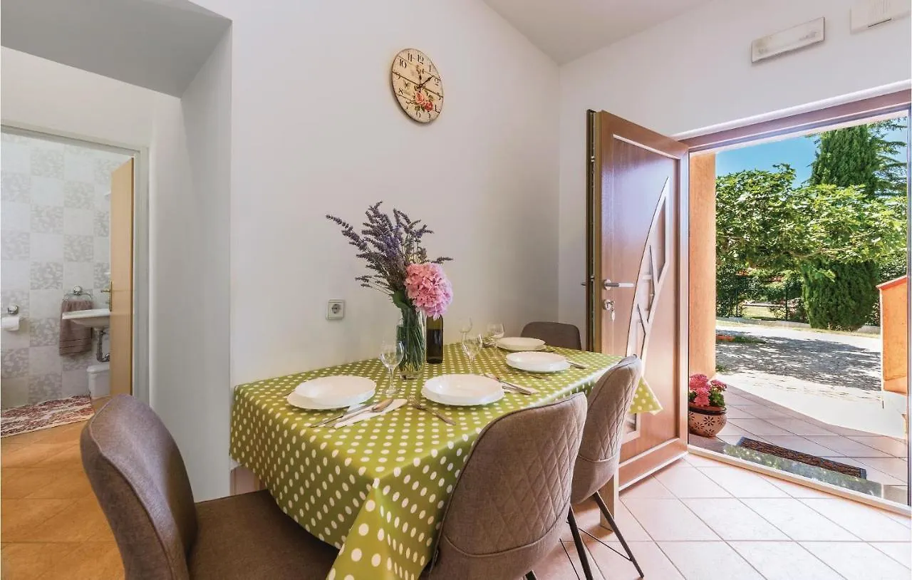 Cozy Apartment In Galizana With Kitchen Croazia
