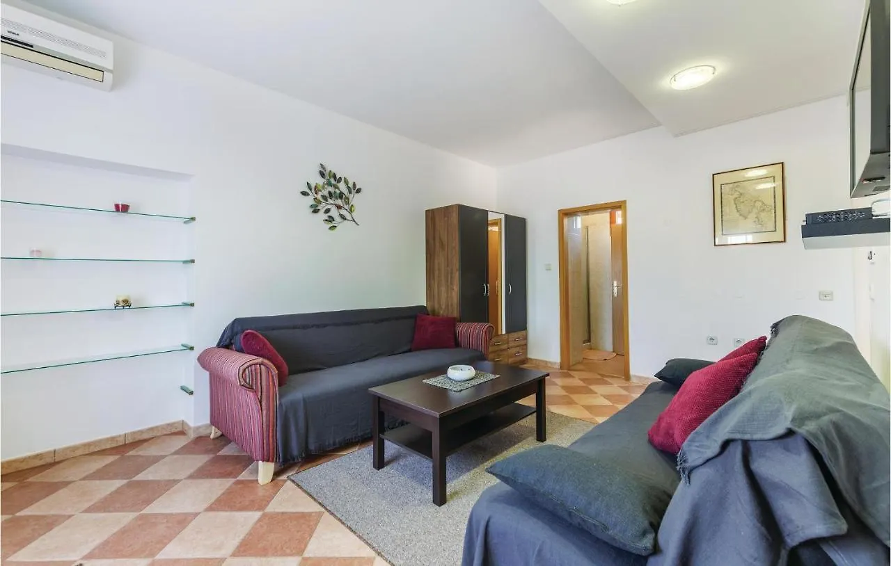 Cozy Apartment In Galizana With Kitchen 克罗地亚