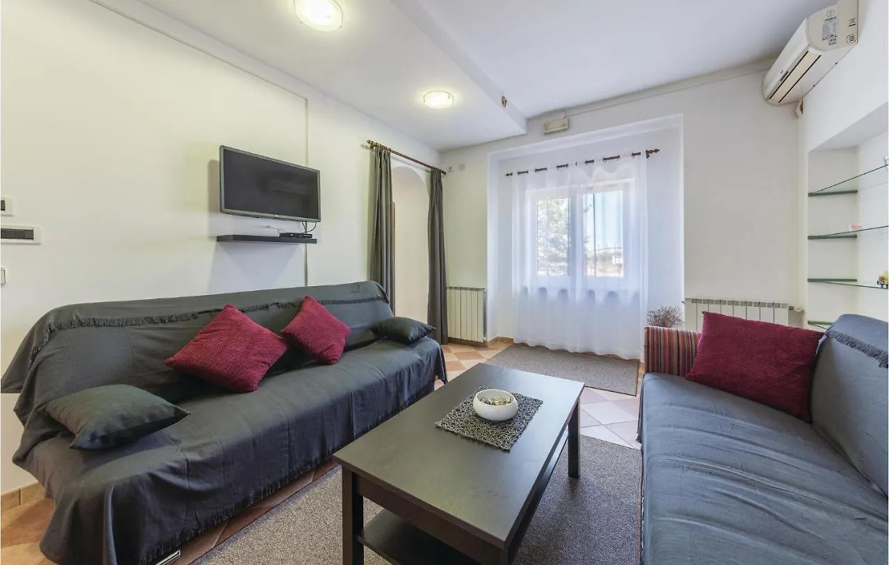 Cozy Apartment In Galizana With Kitchen