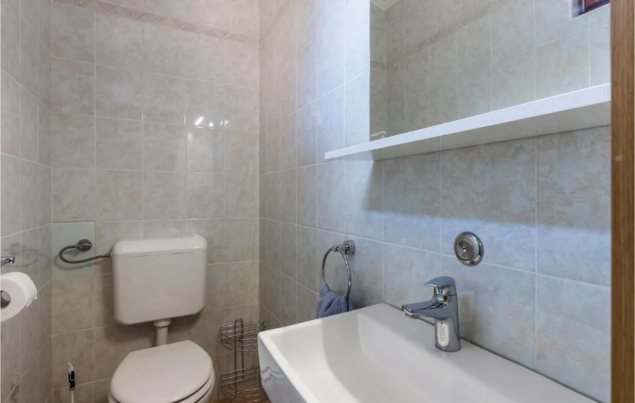 Cozy Apartment In Galizana With Kitchen 0*,  克罗地亚