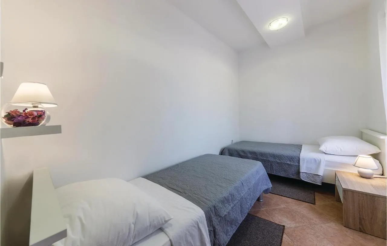 Cozy Apartment In Galizana With Kitchen 0*,